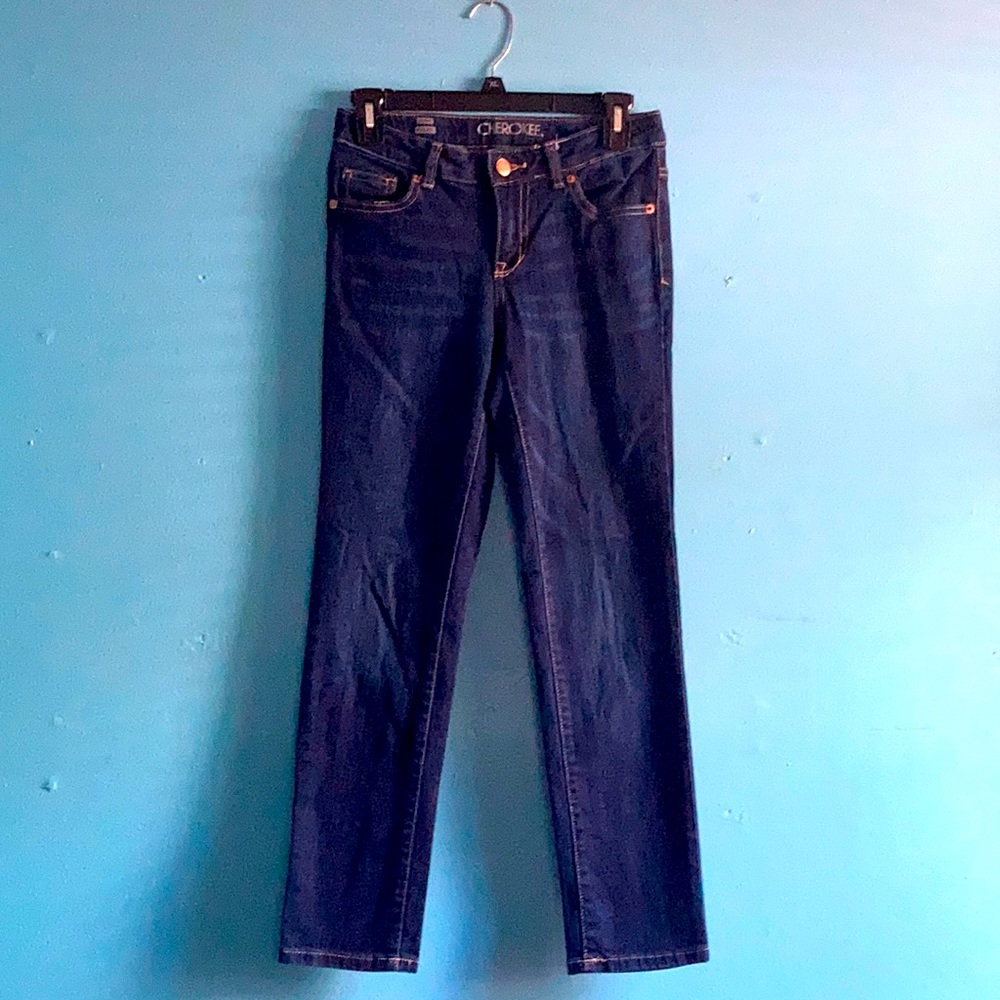 Girl’s dark blue jeans 👖